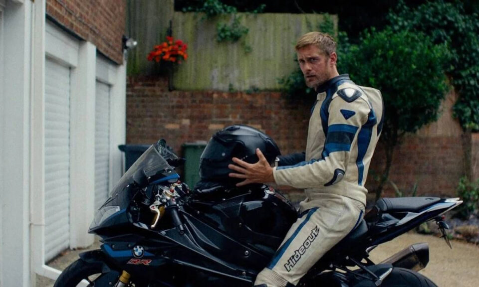 El cine es un acto de sumisión: ‘Pillion’ y el placer de que una película no te dé lo que esperas