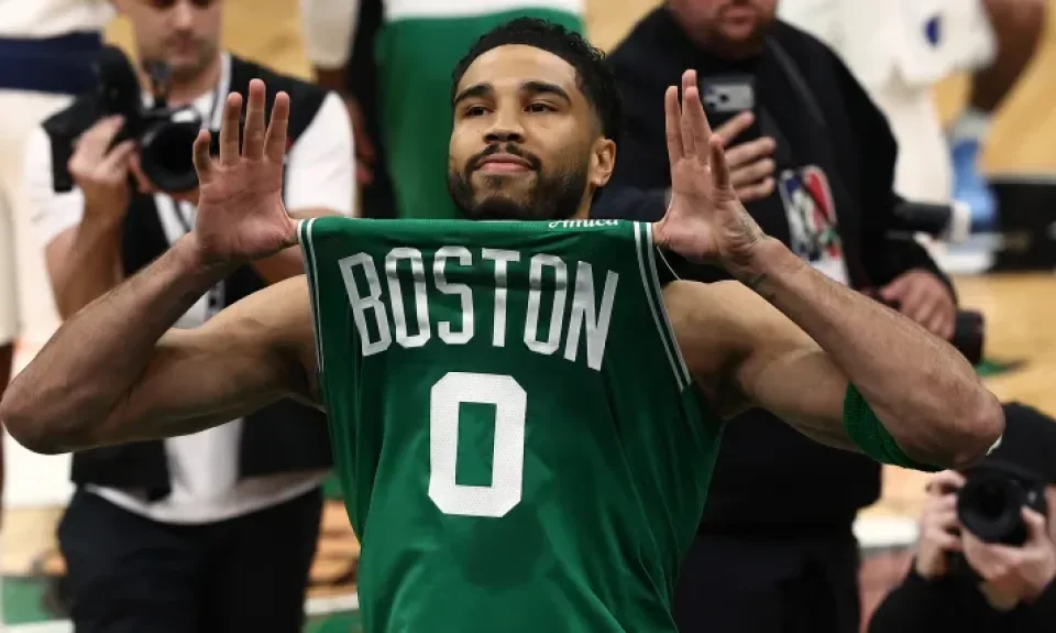 Jayson Tatum se sacó rápido el óxido y brilló en su regreso a Boston Celtics tras 10 meses | Sporting News Argentina