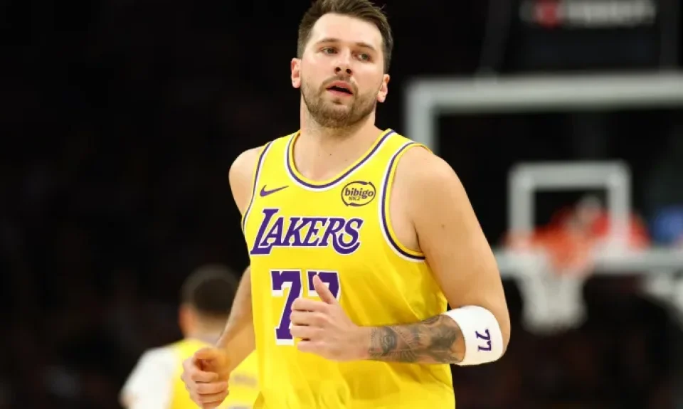 Los increíbles números de Luka Doncic cuando juega sin LeBron James | Sporting News Argentina