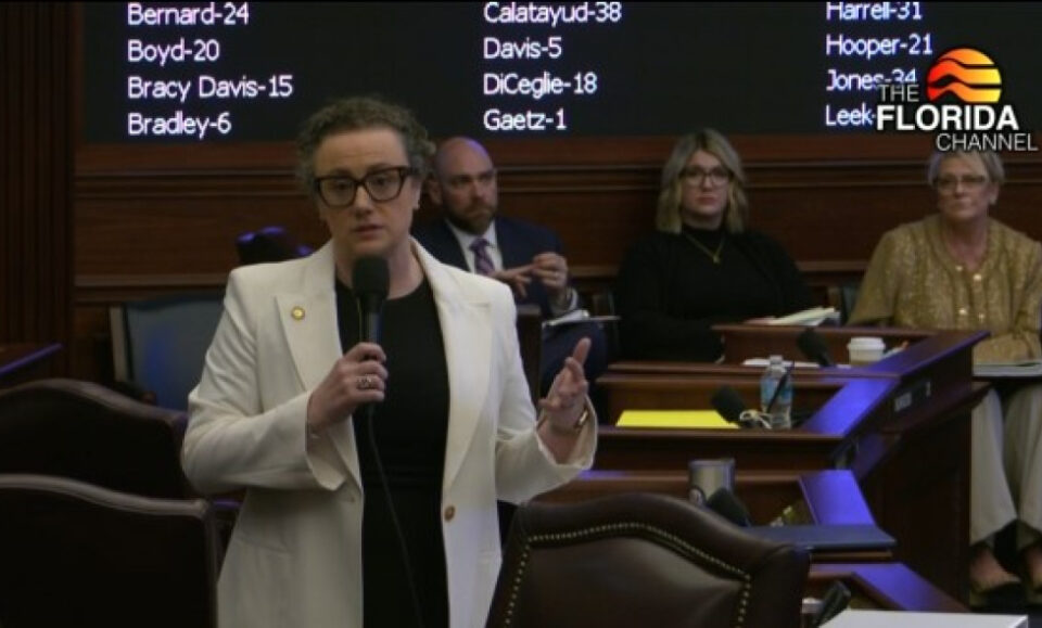 La Legislatura de Florida aprueba la verificación ciudadana para los votantes y restringe las identificaciones aceptadas en las urnas