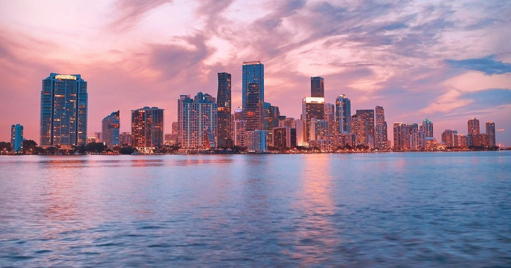 El Diario, Edición Semanal: Urbanizador de Miami enfrenta 37 cargos por fraude de $85 millones