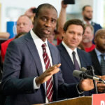 Maxwell: Con el aumento del sarampión en Florida, DeSantis recibe rechazo a la vacuna