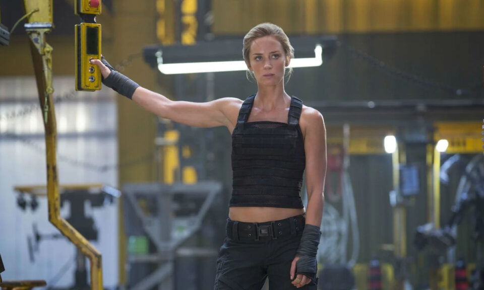 Emily Blunt empuja con muchas ganas a este soldado en ‘Al filo del mañana’: es su propio hermano