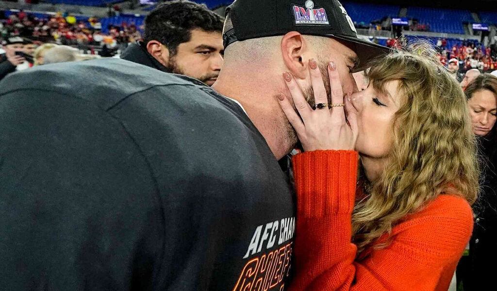 Travis Kelce se gan un beso en la boca de Taylor Swift al convertirse en el mayor receptor en playoff de la NFL