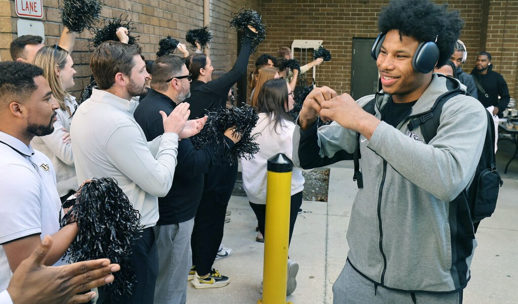 El viaje al torneo de la NCAA muestra cómo el baloncesto de la UCF continúa «soñando en grande»