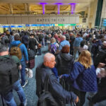 Largas colas por seguridad en el Aeropuerto Internacional de Orlando en medio del debate sobre la financiación de la TSA