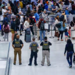 Oficiales de ICE llegan a los puntos de control de la TSA en el aeropuerto, pero no en Orlando
