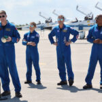 Los astronautas de Artemis II llegan al Centro Espacial Kennedy antes del lanzamiento de la próxima semana