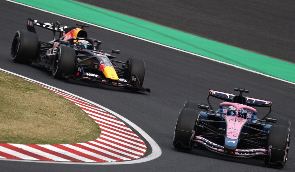 El sarcástico saludo de Max Verstappen a Pierre Gasly en el GP de Japón de F1