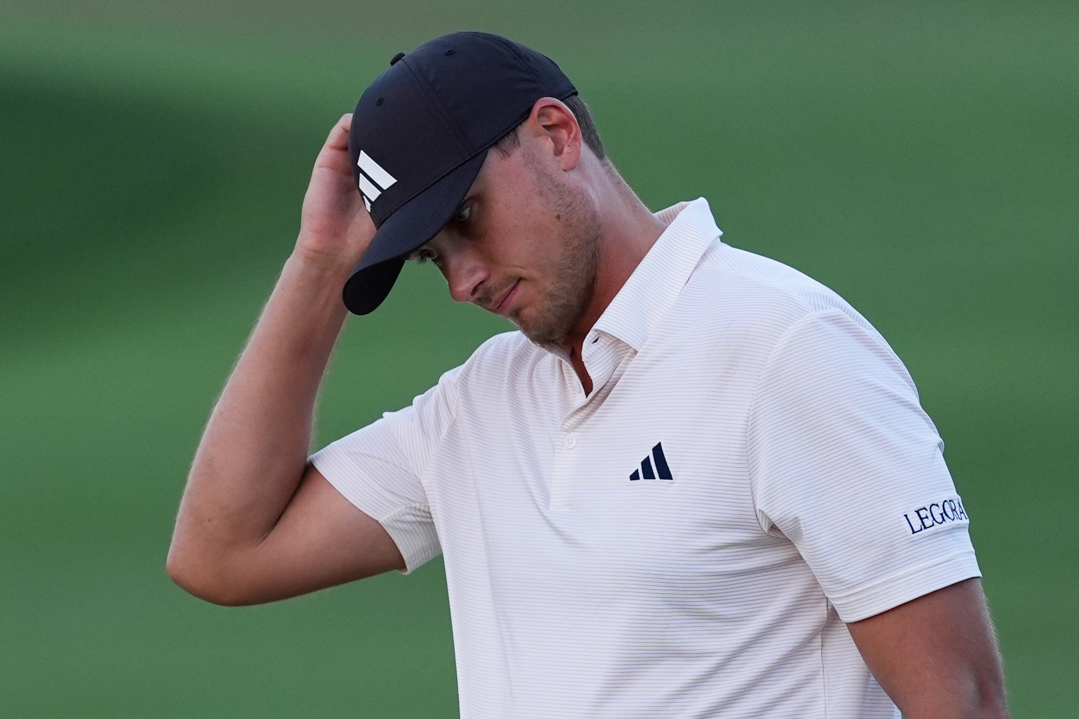 Ludvig Åberg, de Suecia, reacciona después de jugar en el hoyo 15 durante la tercera ronda del Arnold Palmer Invitational el sábado en el Bay Hill Club & Lodge de Orlando. (Foto AP/Matt Slocum)