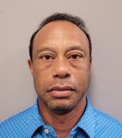 Esta fotografía proporcionada por la Oficina del Sheriff del condado de Martin muestra a Tiger Woods, en Stuart, Florida, el viernes 27 de marzo de 2026. (Oficina del Sheriff del condado de Martin vía AP)