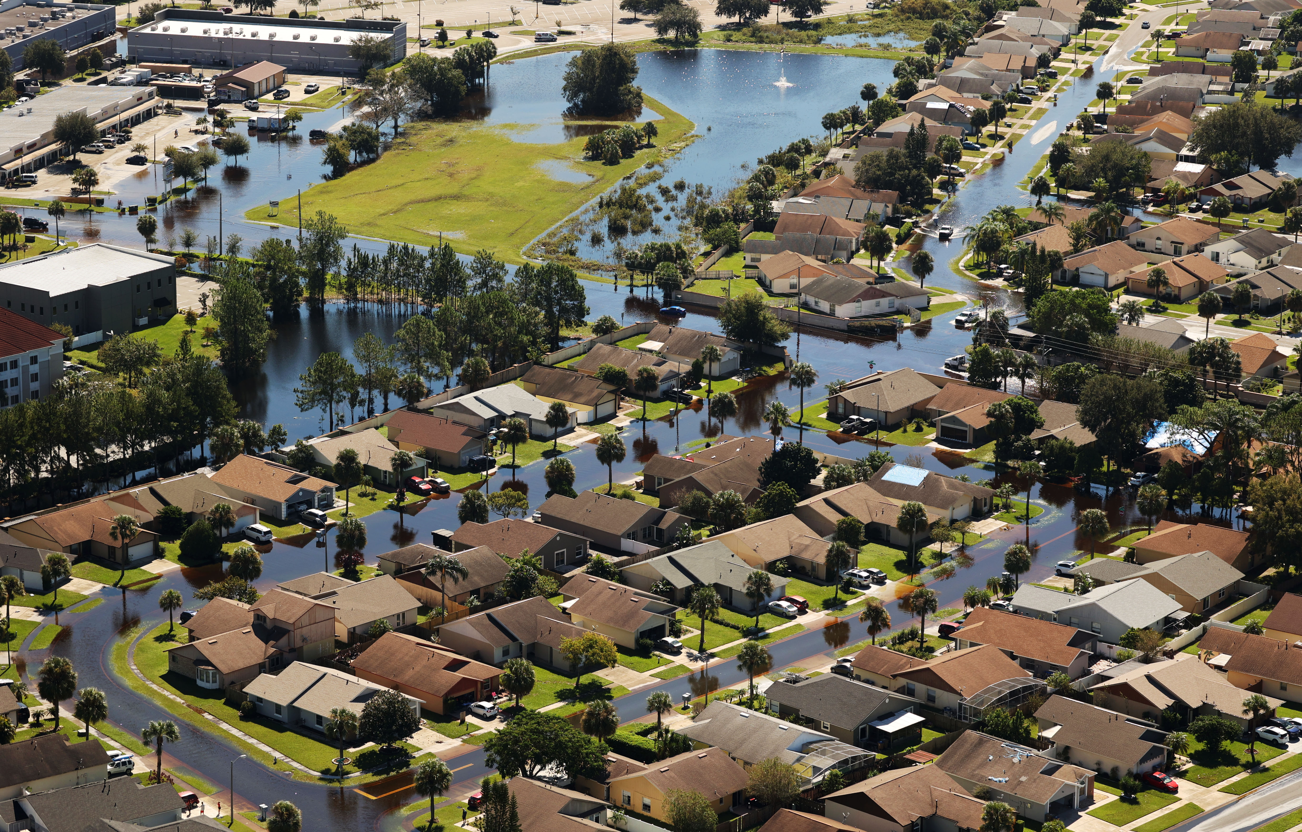 Calles inundadas en el barrio Polynesian Isle en Kissimmee Imágenes aéreas de las secuelas del huracán Ian en Florida Central, el viernes 30 de septiembre de 2022. (Ricardo Ramirez Buxeda/ Orlando Sentinel)