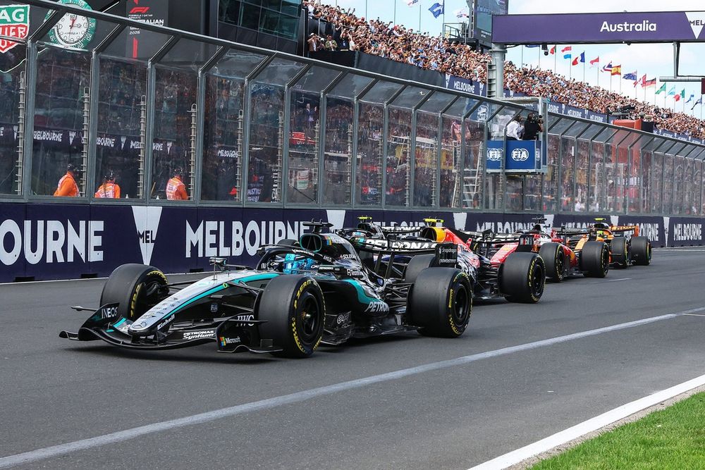 George Russell, Mercedes, Isack Hadjar, Red Bull Racing