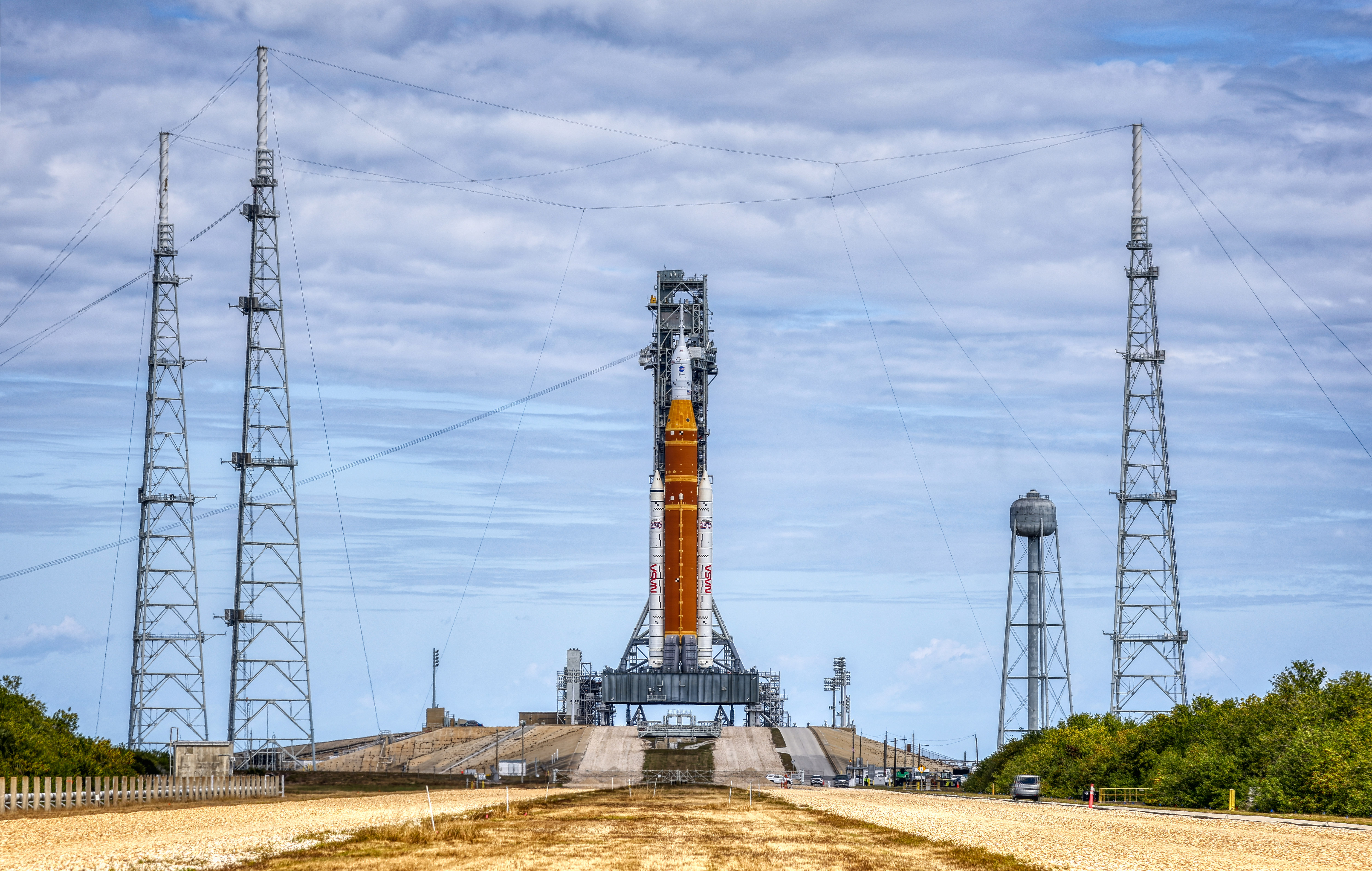 Artemis II: el cohete Space Launch System y la nave espacial Orion...