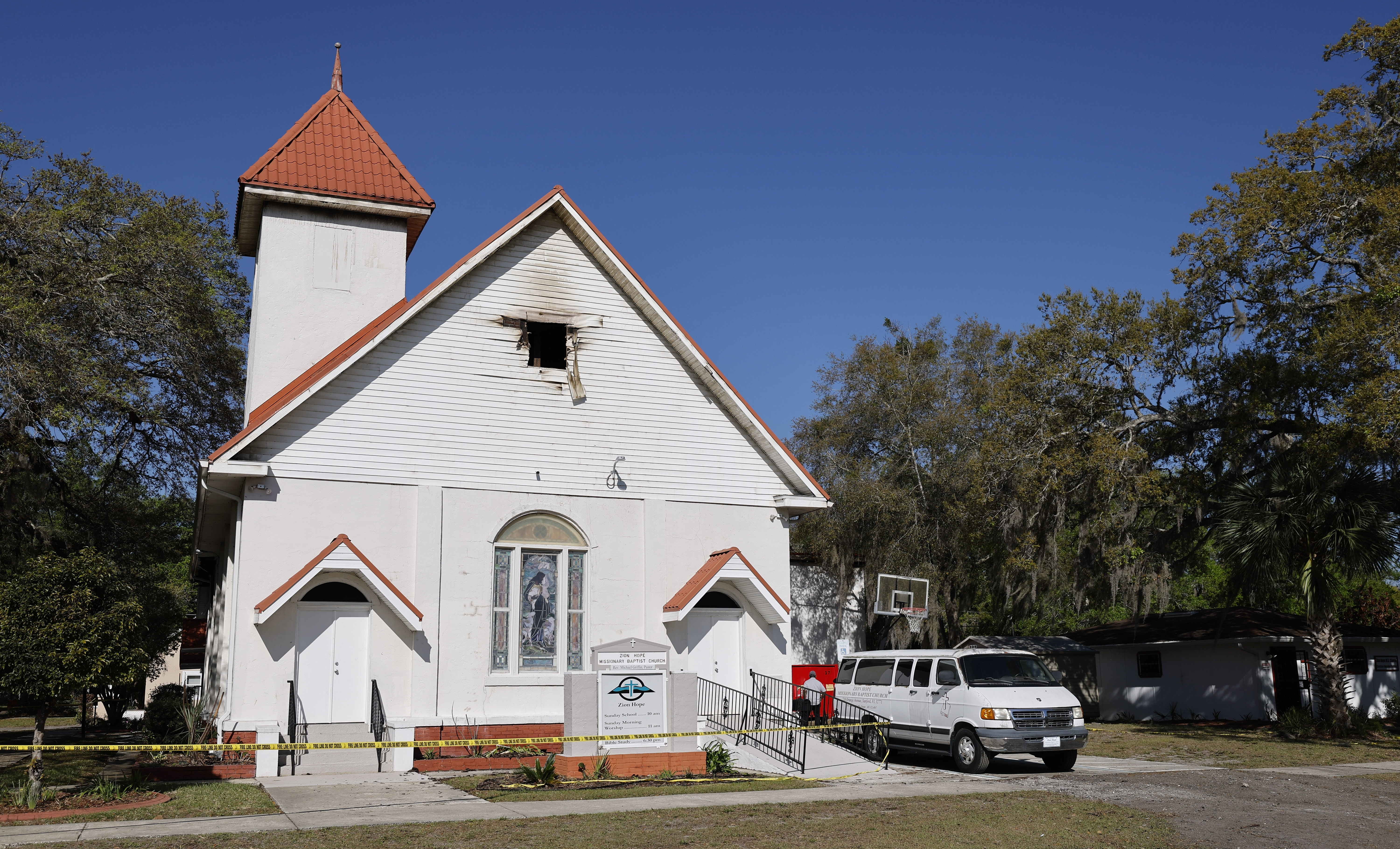 La Iglesia Bautista Misionera Zion Hope en el histórico vecindario negro de Sanford, Georgetown, resultó gravemente dañada durante un incendio temprano en la mañana el 18 de marzo de 2026. La estructura da a la esquina de Eighth Street y Orange Avenue desde 1920. (Ricardo Ramirez Buxeda/Orlando Sentinel)