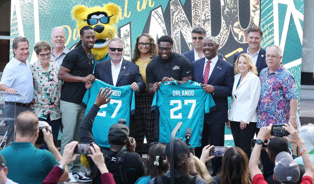 Bianchi: ¡Aleluya, es oficial! ¡Los Jaguars y la NFL vienen a Oooooor-lan-do!