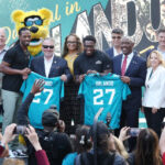 Bianchi: ¡Aleluya, es oficial! ¡Los Jaguars y la NFL vienen a Oooooor-lan-do!