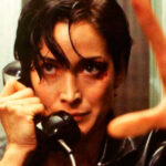 A pesar del éxito de ‘Matrix’, Carrie-Anne Moss estaba arruinada: “Tengo que hacer de camarera mientras se estrena esta gran película”