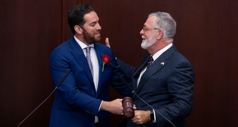 Maxwell: los legisladores republicanos critican a los sindicatos de docentes y miman a los sindicatos de policías