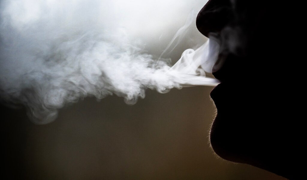 No solo echar humo: el condado de Orange apunta a las tiendas de vapeo