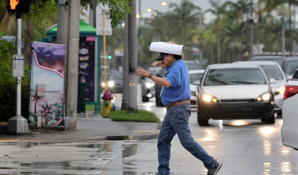 Un El Niño potencialmente fuerte podría significar menos huracanes, pero también un invierno fresco y húmedo