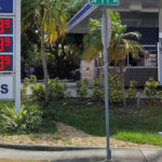 Gasolina en Florida baja ocho centavos a pesar de crisis del Medio Oriente