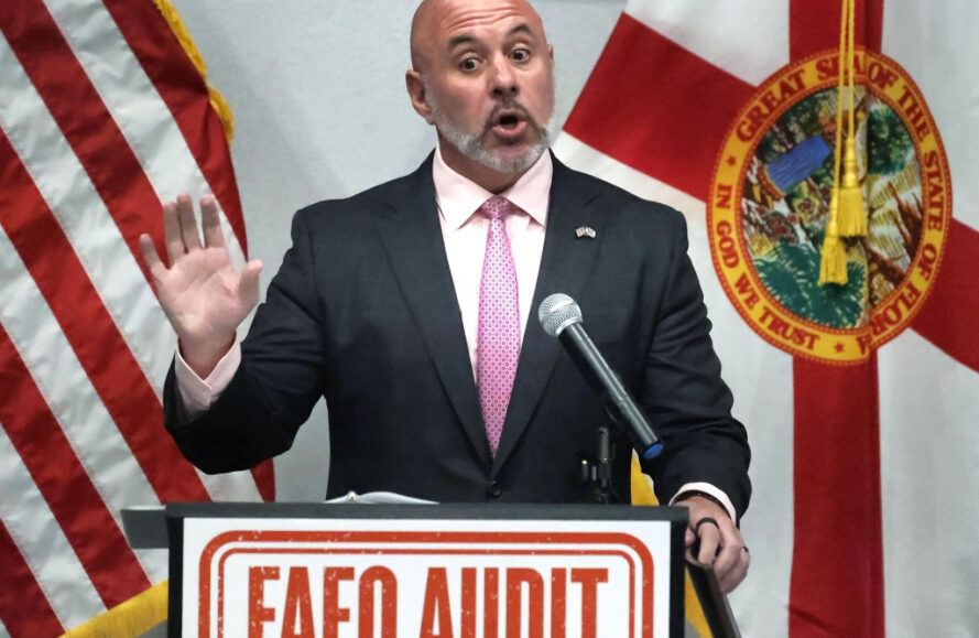 Maxwell: los legisladores de Florida se eximieron de la represión del comercio de acciones