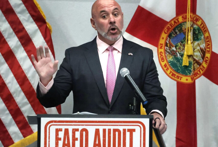 Maxwell: los legisladores de Florida se eximieron de la represión del comercio de acciones