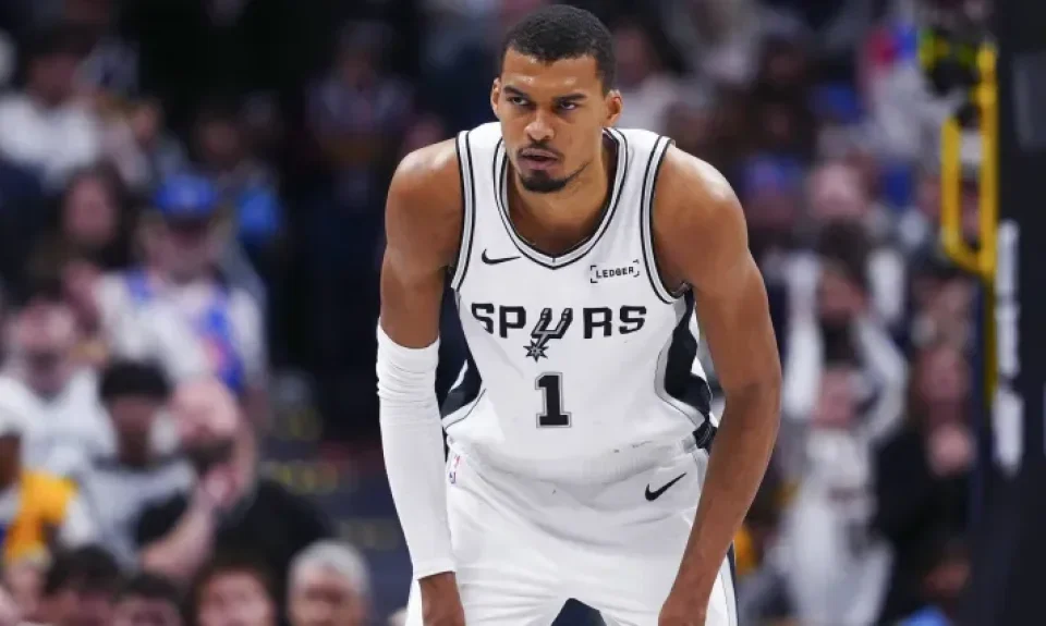 Wembanyama rompe un récord de Duncan en su debut en los Playoffs | Sporting News Argentina