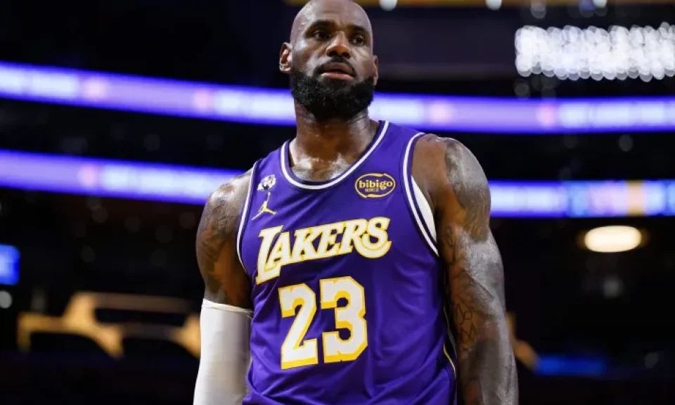 Dónde y cómo ver en vivo y gratis Lakers vs. Rockets hoy: TV y streaming online del Juego 2 por los NBA Playoffs 2026 | Sporting News Argentina