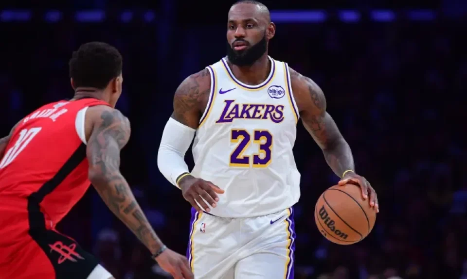 Los Lakers volvieron a derrotar a los Rockets y quedaron a un paso de la barrida en los Playoffs NBA 2026 | Sporting News Argentina