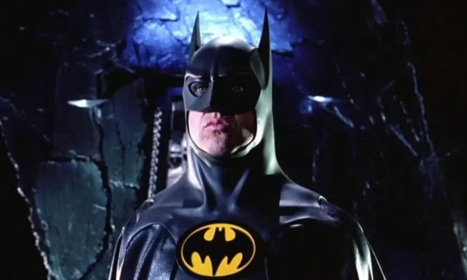 Tim Burton nos mostró el verdadero superpoder de Batman: el eyeliner