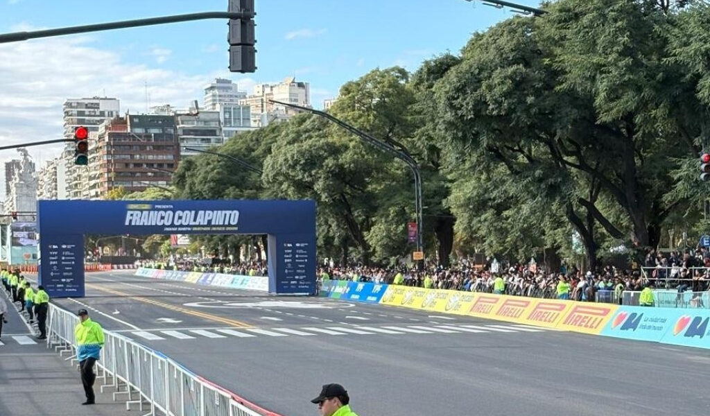 Miles de fans ya están listos para el Road Show de Franco Colapinto en Buenos Aires