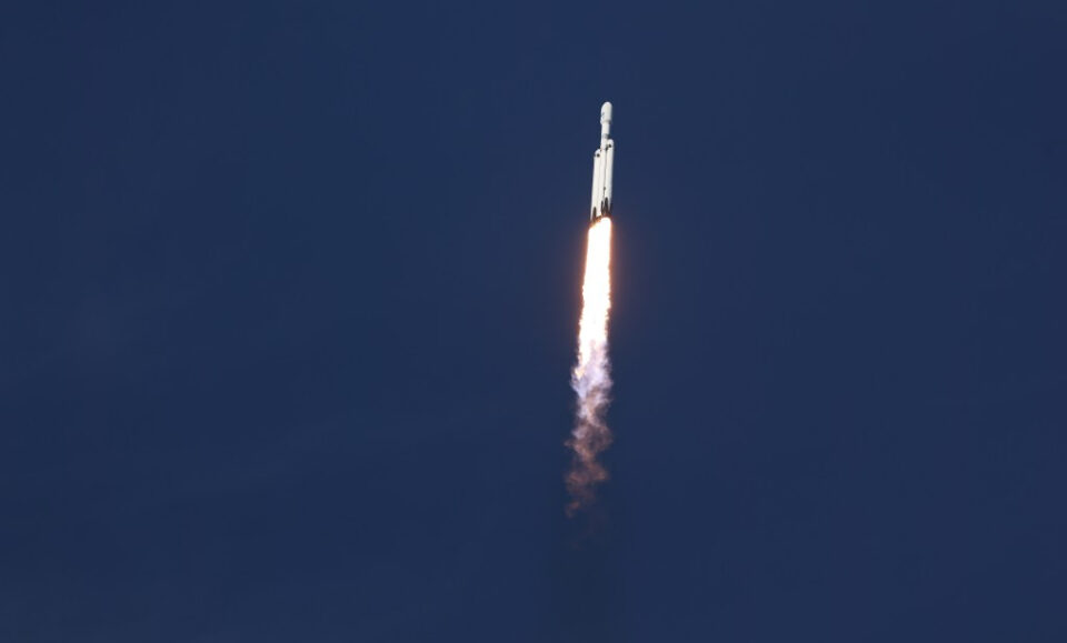 Sonic explota en la tienda el lunes por la mañana con el primer lanzamiento de SpaceX Falcon Heavy desde 2024