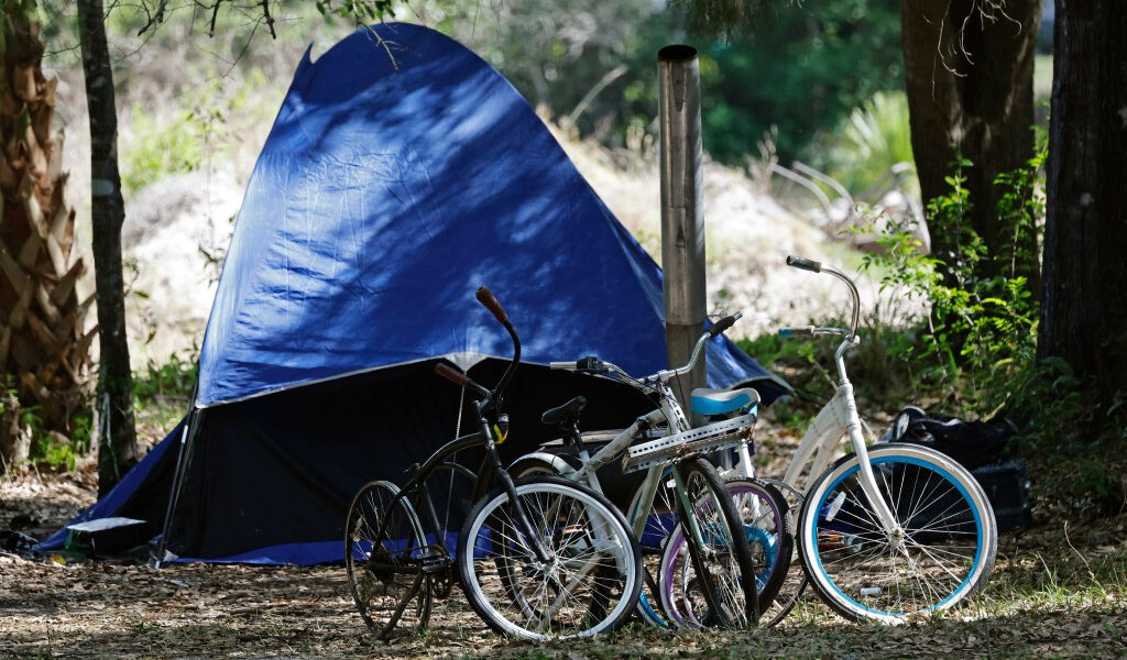 A medida que aumenta la falta de vivienda en Union Park, el condado se prepara para revelar un plan de refugio en las cercanías