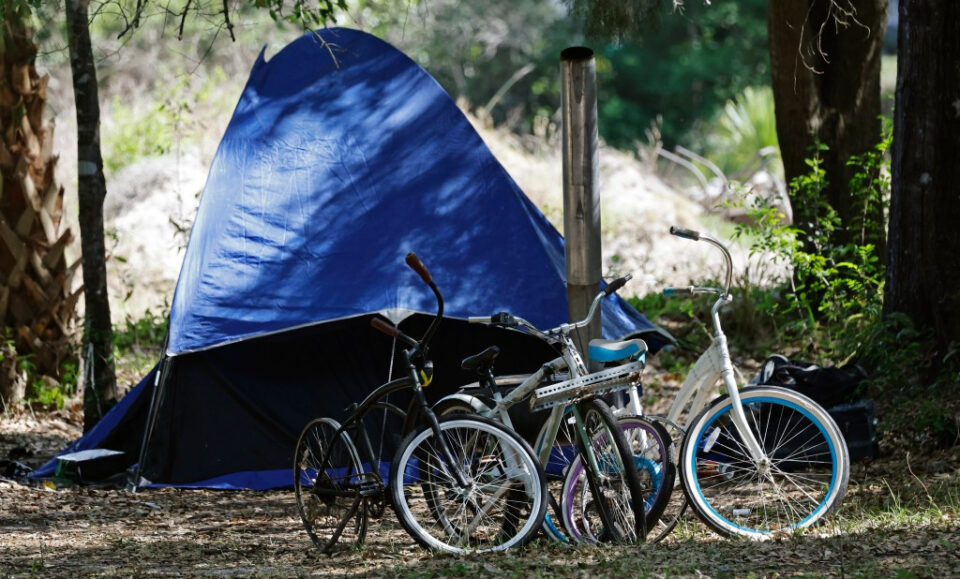 A medida que aumenta la falta de vivienda en Union Park, el condado se prepara para revelar un plan de refugio en las cercanías