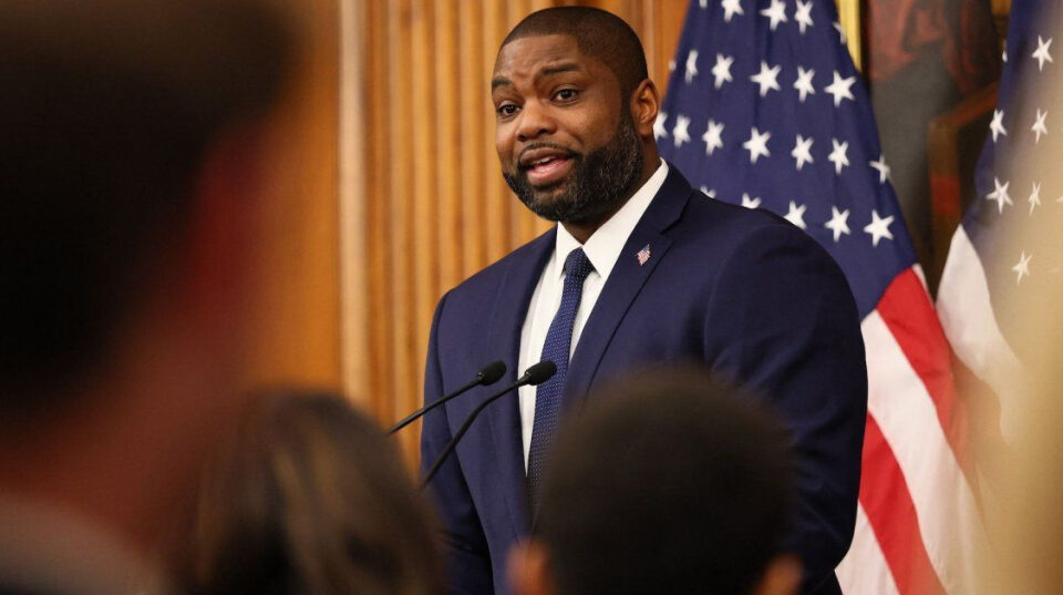 El Diario en 90 segundos: Byron Donalds propone herramienta para calificar aseguradoras de Florida y reducir costo de pólizas