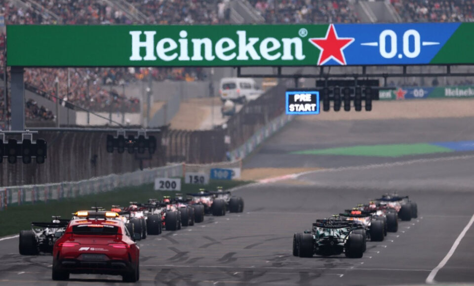 Por qué FIA quería penalizar a los pilotos por activar el sistema de seguridad en la arrancada