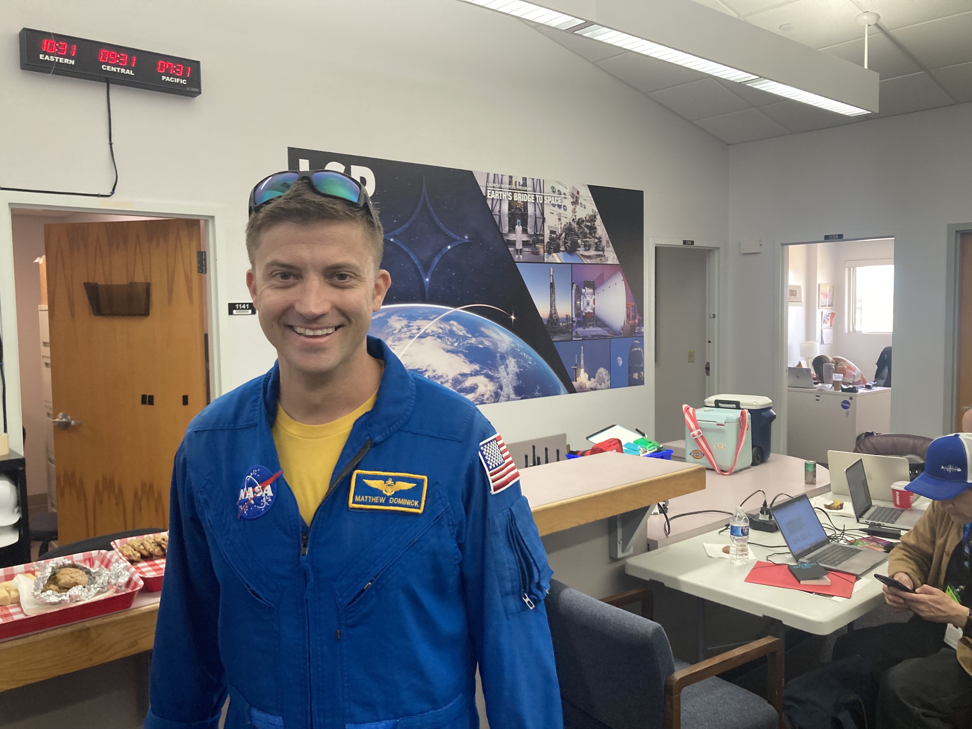 El astronauta de la NASA Matthew Dominick estuvo presente en el centro de prensa del Centro Espacial Kennedy el miércoles 1 de abril de 2026. (Richard Tribou/Orlando Sentinel)