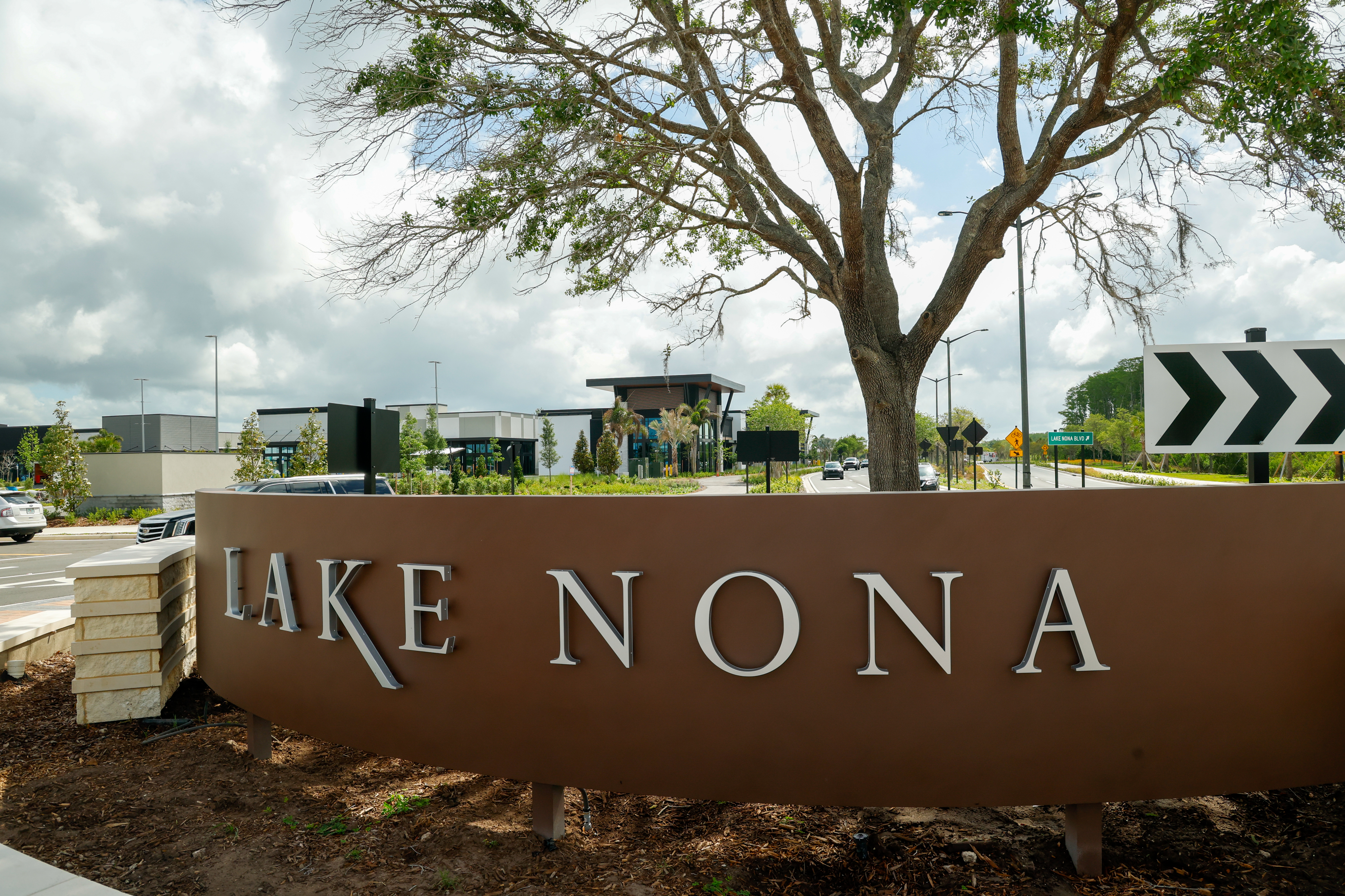 Las rotondas dirigen el flujo del tráfico hacia las distintas entradas...