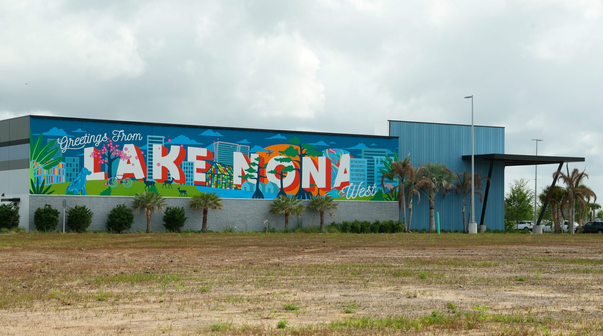 El nuevo centro comercial Lake Nona West, desarrollado por Tavistock el martes 28 de abril de 2026, está tomando forma y preparándose para que los inquilinos de tiendas minoristas y restaurantes abran sus puertas a los clientes. (Papa rico/Orlando Sentinel)