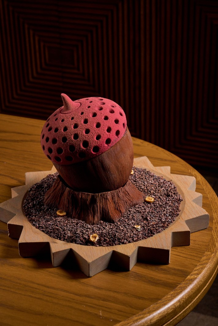 El drama siempre está presente, especialmente cuando se trata de postres, en AVA. Eso incluye durante las vacaciones de Semana Santa. (Foto cortesía de AVA MediterrAegean)