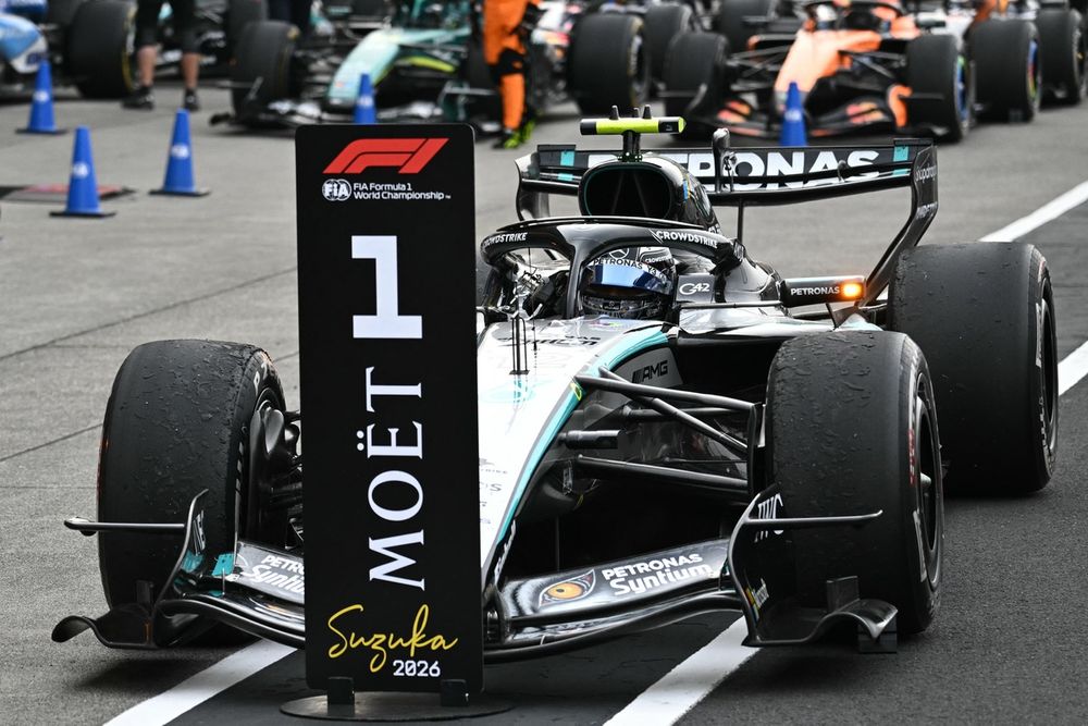 Andrea Kimi Antonelli, Mercedes celebrates at parc ferme 
