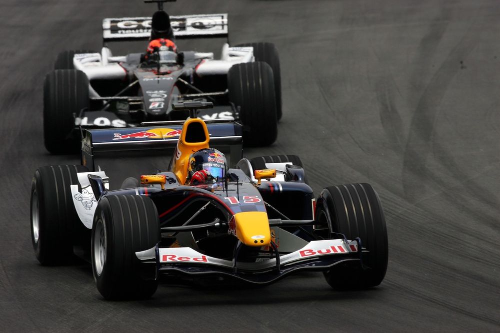 Christian Klien, Red Bull Racing, leading Christijan Albers, Minardi