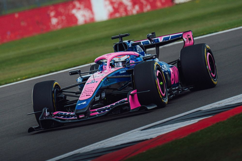 Renault tomó la decisión de dejar la F1 como fabricante de motores al terminar 2025, lo que significa que Alpine ahora es cliente de Mercedes.