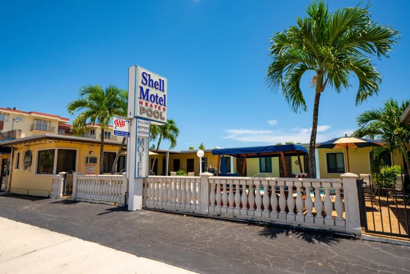 Guy Picher, propietario del Shell Motel, comentó que en invierno a menudo tenía que rechazar a posibles viajeros procedentes de Quebec debido a la falta de vacantes. Este año, no.