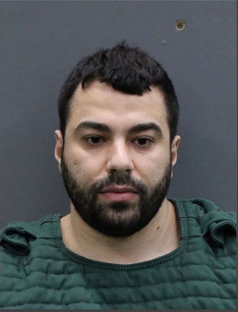 Hisham Abugharbieh, de 26 años, fue arrestado el viernes en relación con la muerte de su compañero de piso, Zamil Limon, anunciaron las autoridades.