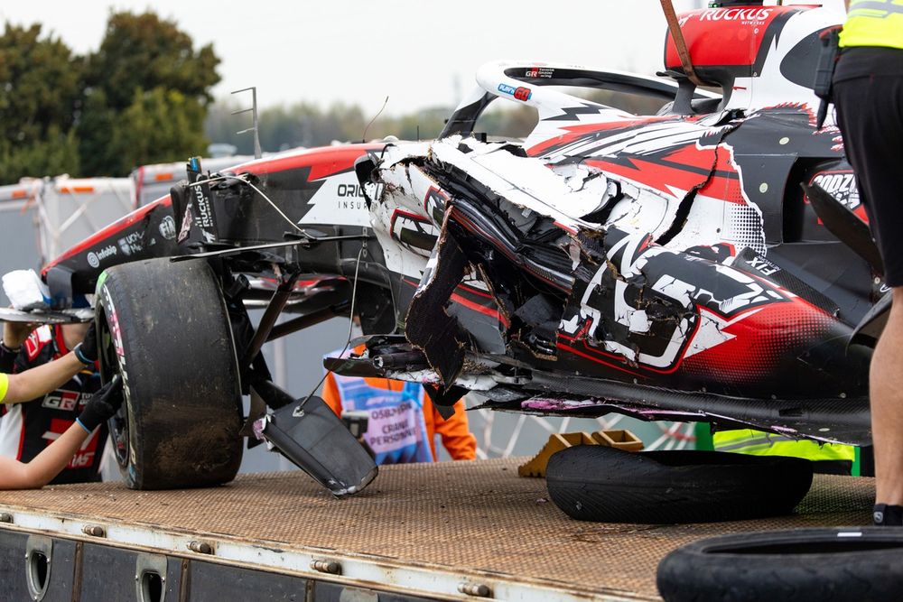 El Haas de Bearman después del accidente en Suzuka.