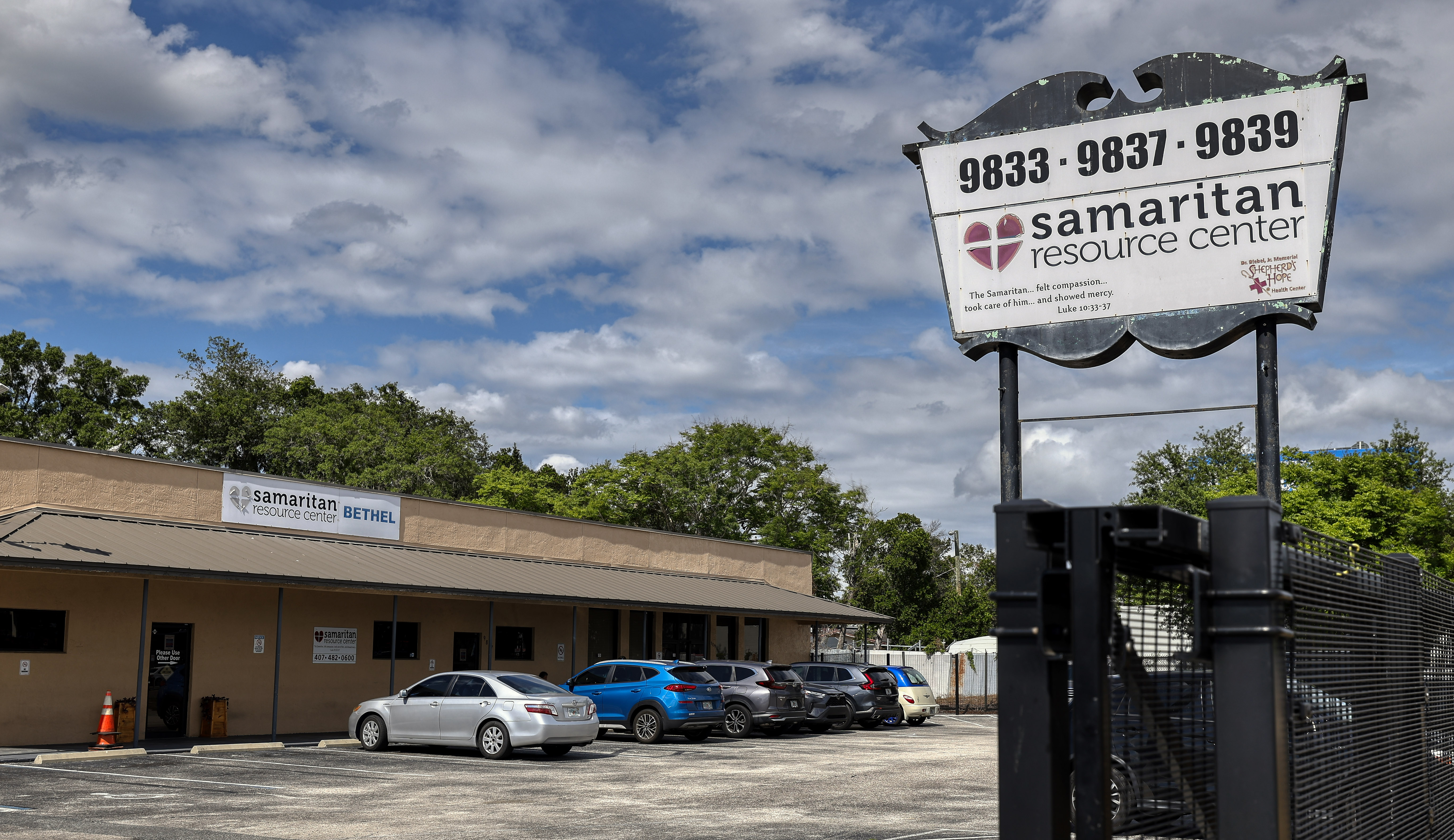 Samaritan Resource Center en East Colonial Drive en Orlando, el jueves 23 de abril de 2026. (Ricardo Ramirez Buxeda/ Orlando Sentinel)
