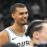 Dónde y cómo ver en vivo y gratis Spurs vs. Timberwolves hoy: TV y streaming online del Partido 1 por los NBA Playoffs 2026 | Sporting News